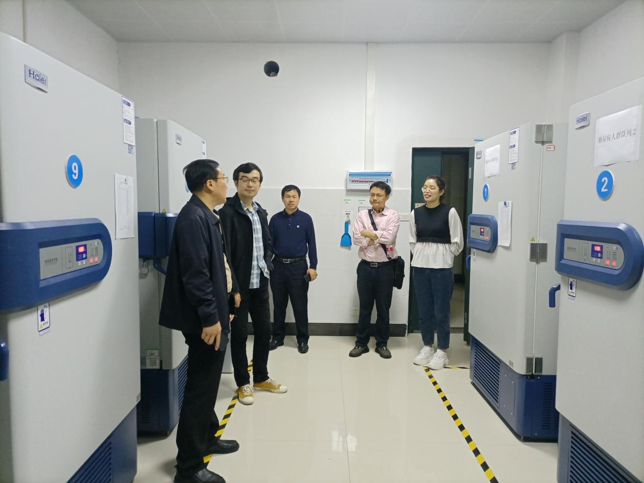 北京大学和广西医科大学专家莅临公共卫生皇家卡盟重点实验室参观指导